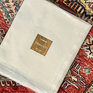 NWT Crate&Barrel white linen hemstitched table cloth 60x60